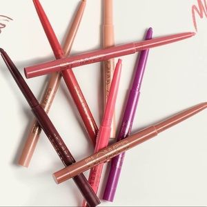 💐5/20$💐One Flower beauty lip liner in Cherry , New, Sealed, One